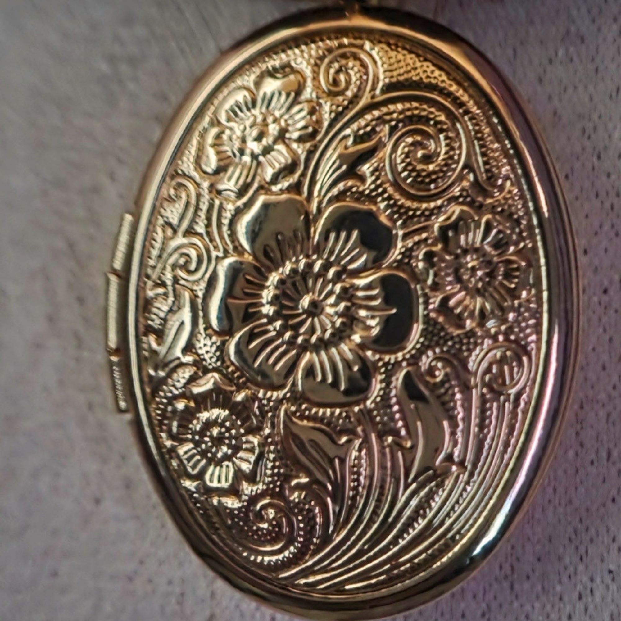 Collier Médaillon "Sillage d'Éternité" - Édition limitée