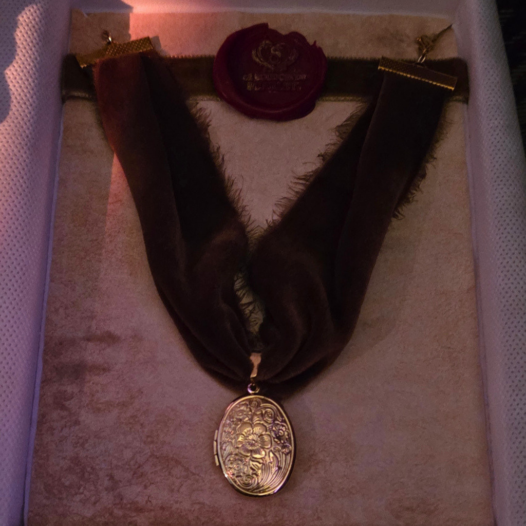 Collier Médaillon "Sillage d'Éternité" - Édition limitée