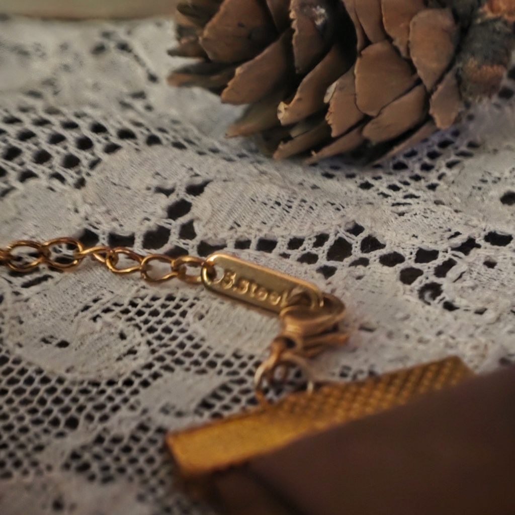 Collier Médaillon "Sillage d'Éternité" - Édition limitée