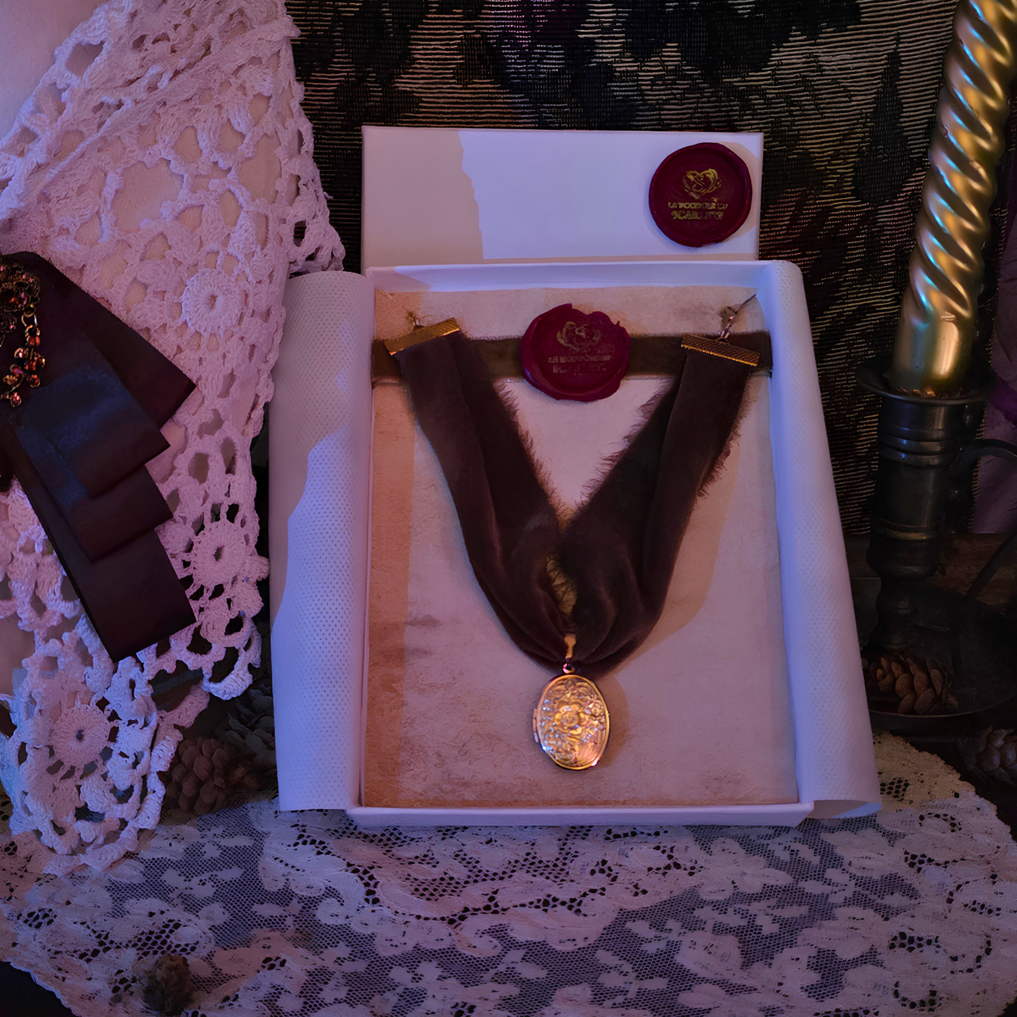 Collier Médaillon "Sillage d'Éternité" - Édition limitée