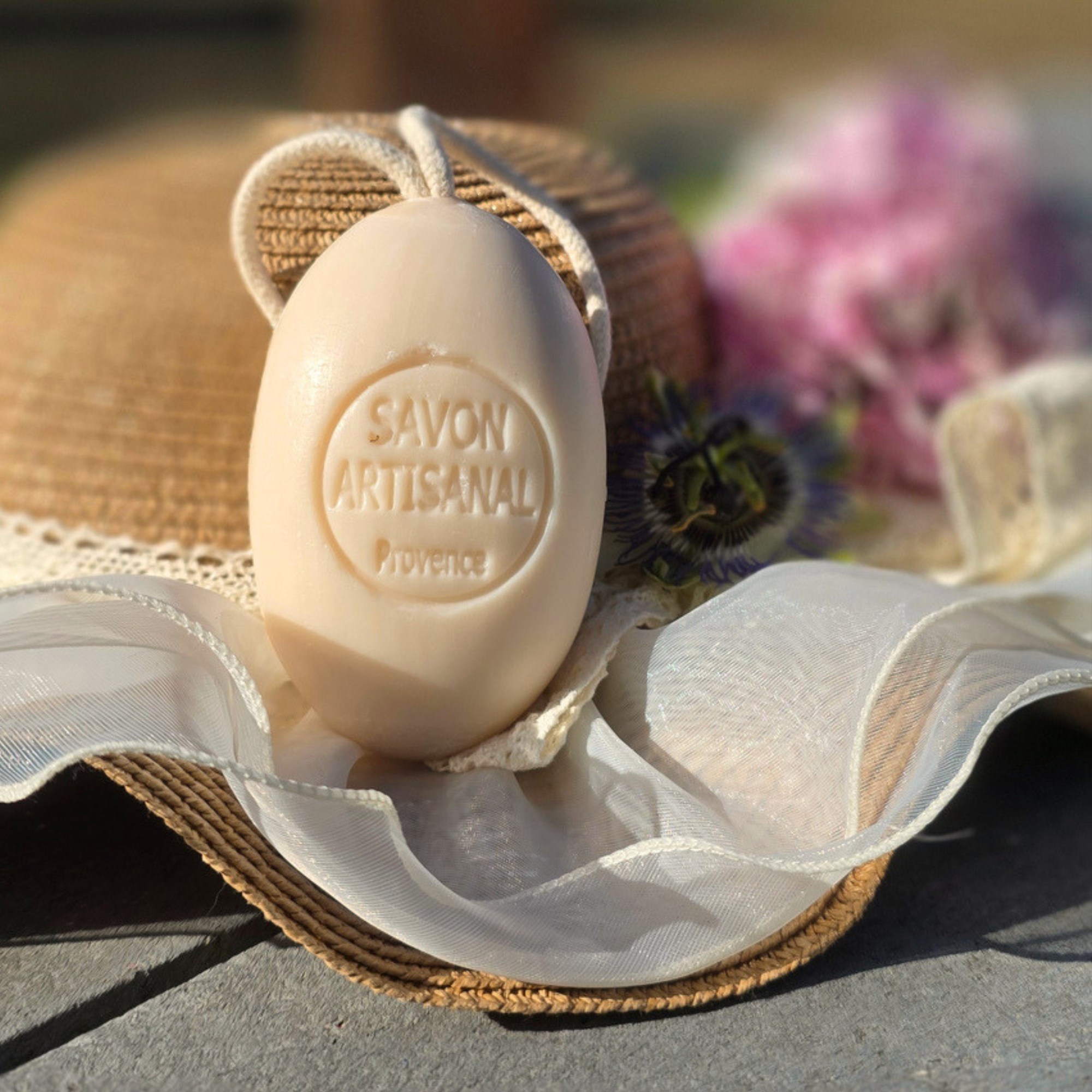 Le Savon artisanal au Lait d'Ânesse, l’Élixir Suspendu