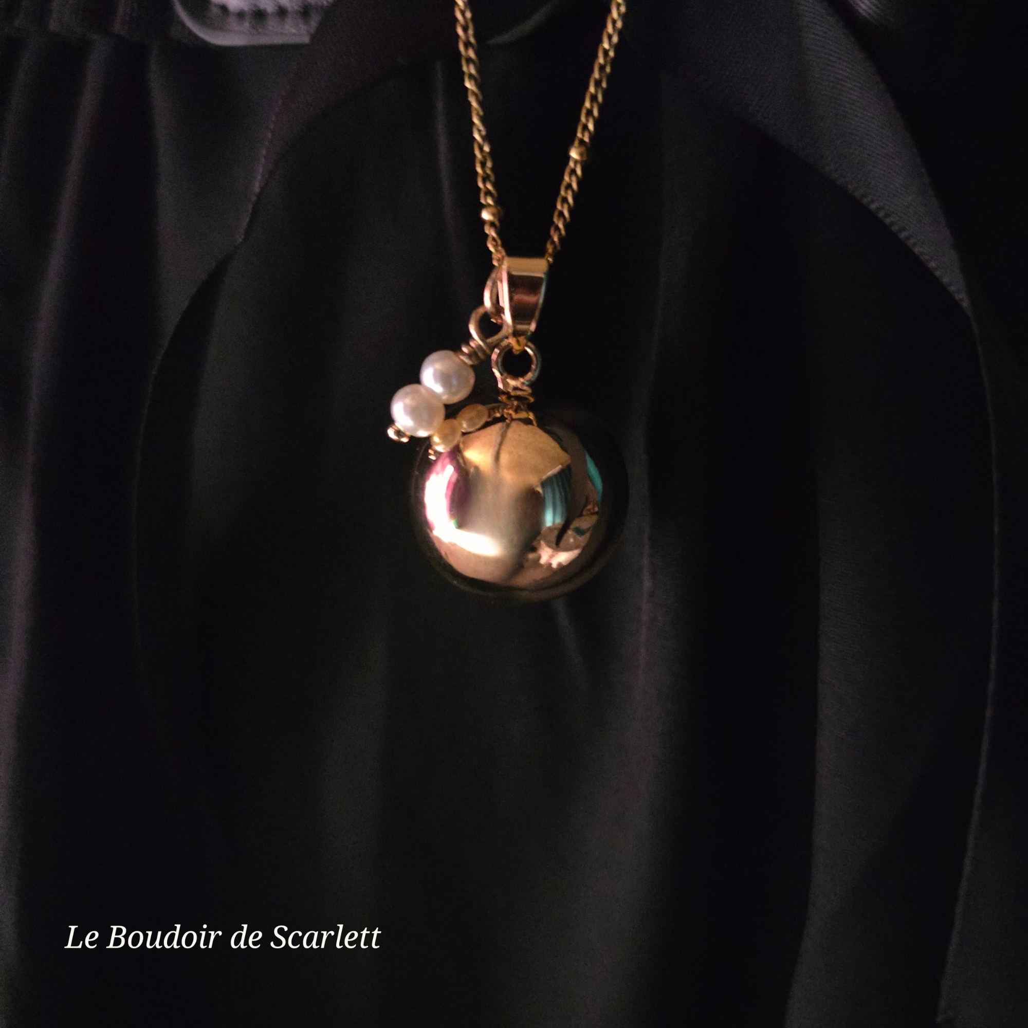 L'Amulette de Lumière Dorée - La Goutte de Soleil